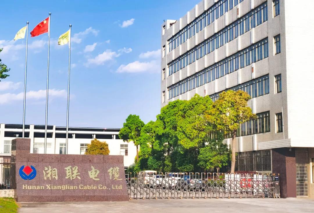 今日小雪，用一組湘聯小伙伴拍攝的美照來迎接廠區的冬天！